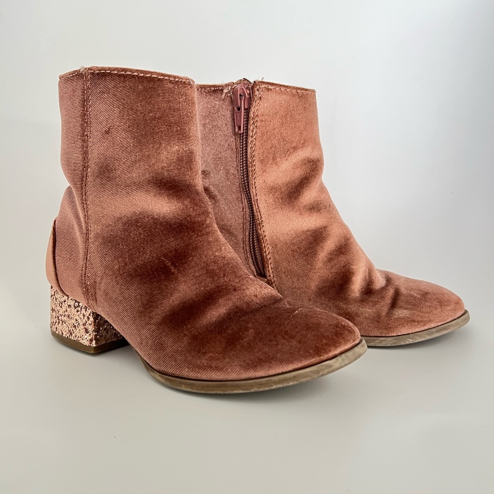 Girls pink/blush velvet and sequin boots